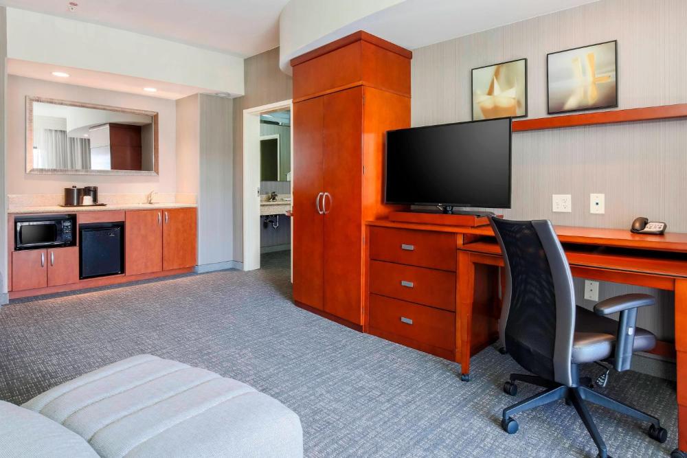 1 Bedroom 2 room Suite, 1 King, Sofa bed interior